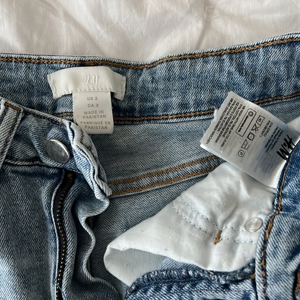 H&M High Rise Shorts - Picture 2 of 3